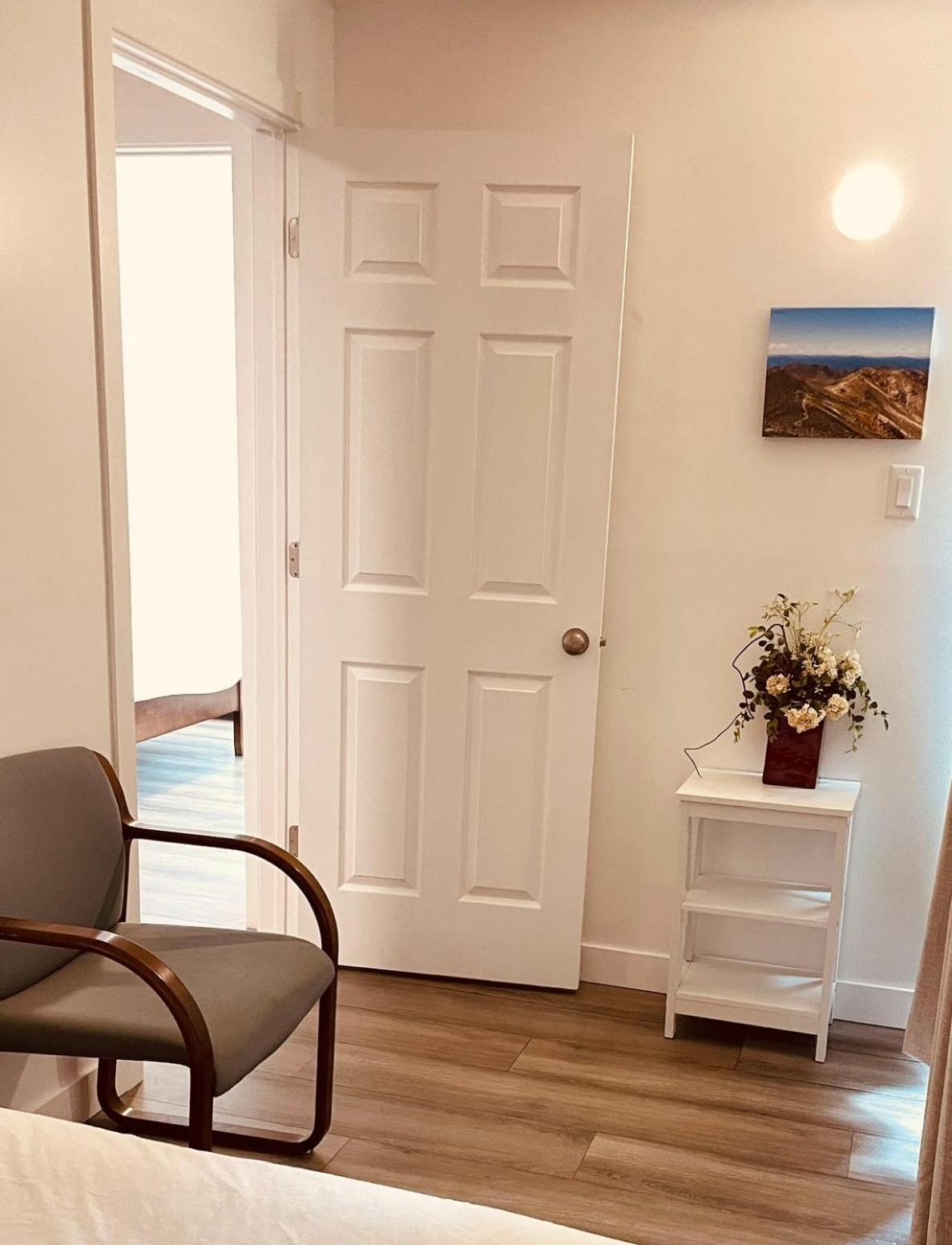 #202 Cozy Mountain View 2 Bedrooms In Dt كانمور المظهر الخارجي الصورة
