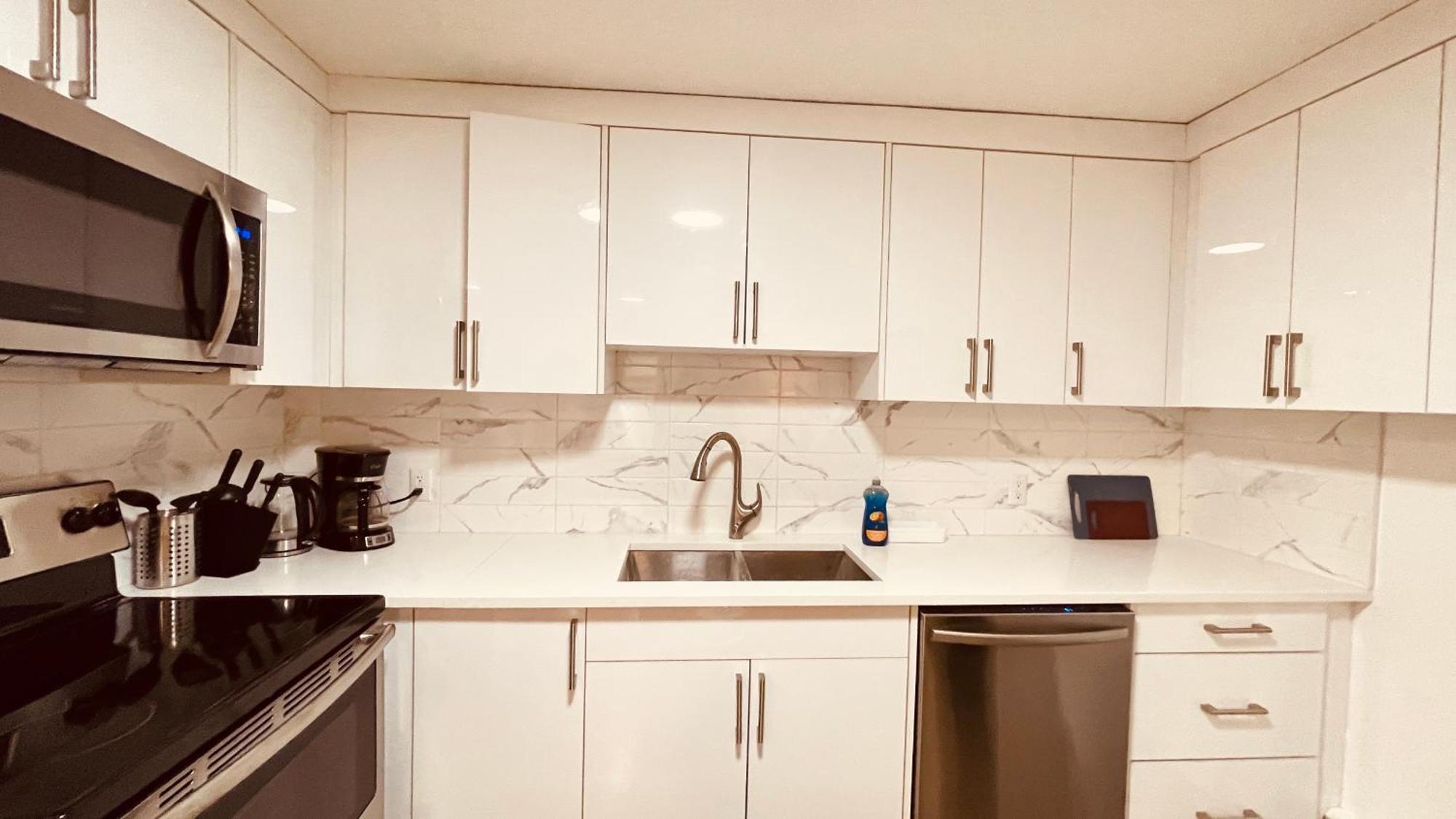 #202 Cozy Mountain View 2 Bedrooms In Dt كانمور المظهر الخارجي الصورة